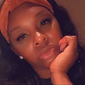 Meet your Posher, Cassandra